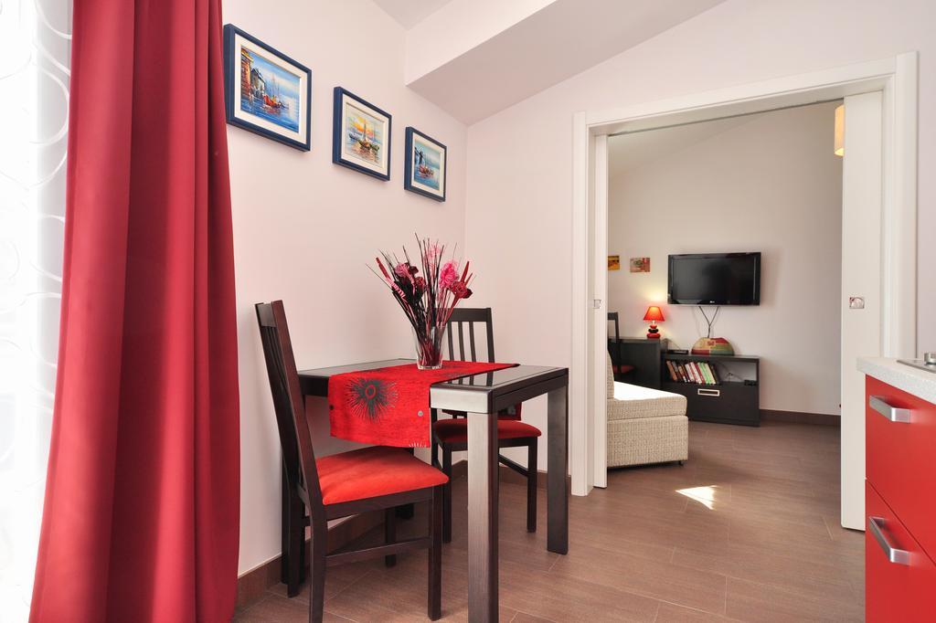 Apartments Zizic Kastela Room photo