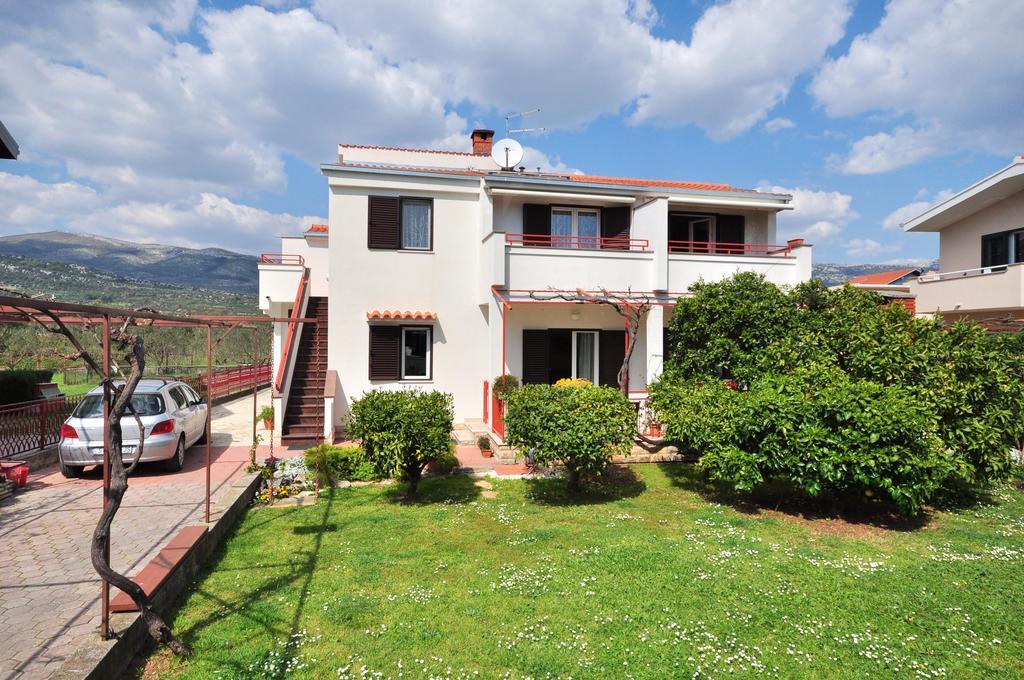 Apartments Zizic Kastela Exterior photo