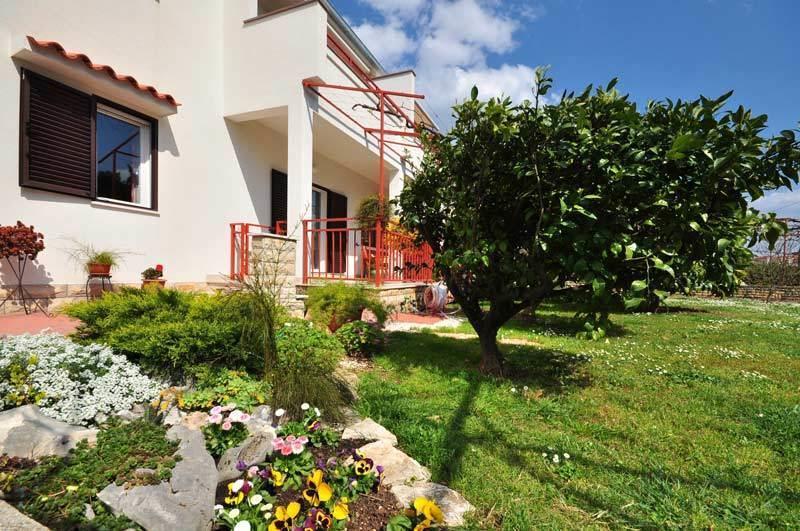 Apartments Zizic Kastela Exterior photo